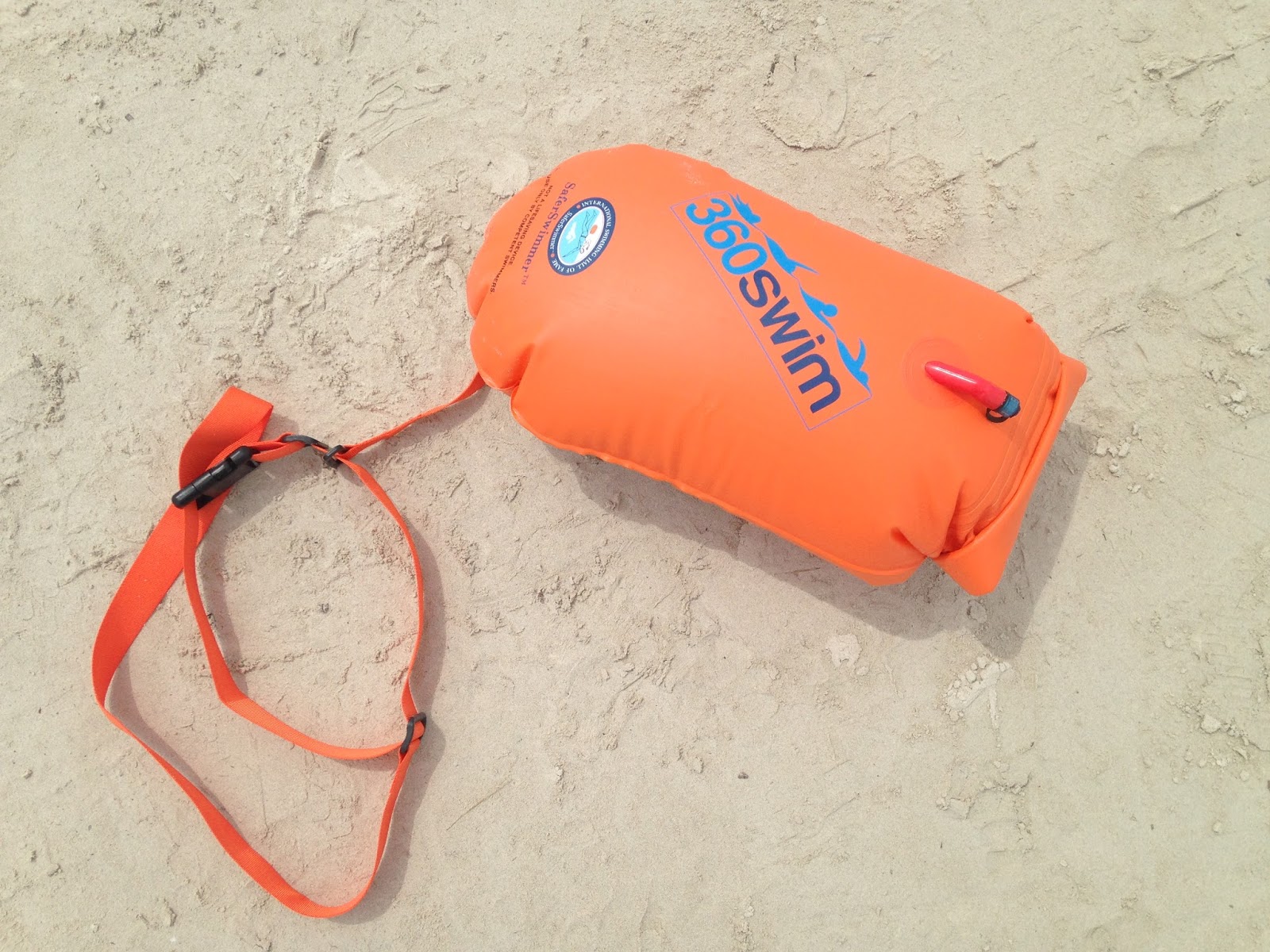 La bouée de sécurité : le compagnon de tous les nageurs en eau libre -  MySwim